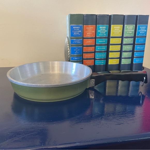 Vintage Club Cookware 8” Avocado Green Skillet - Picture 2 of 9